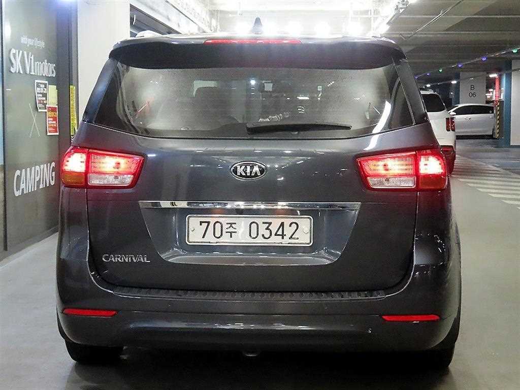 KIA Carnival - Vista 5