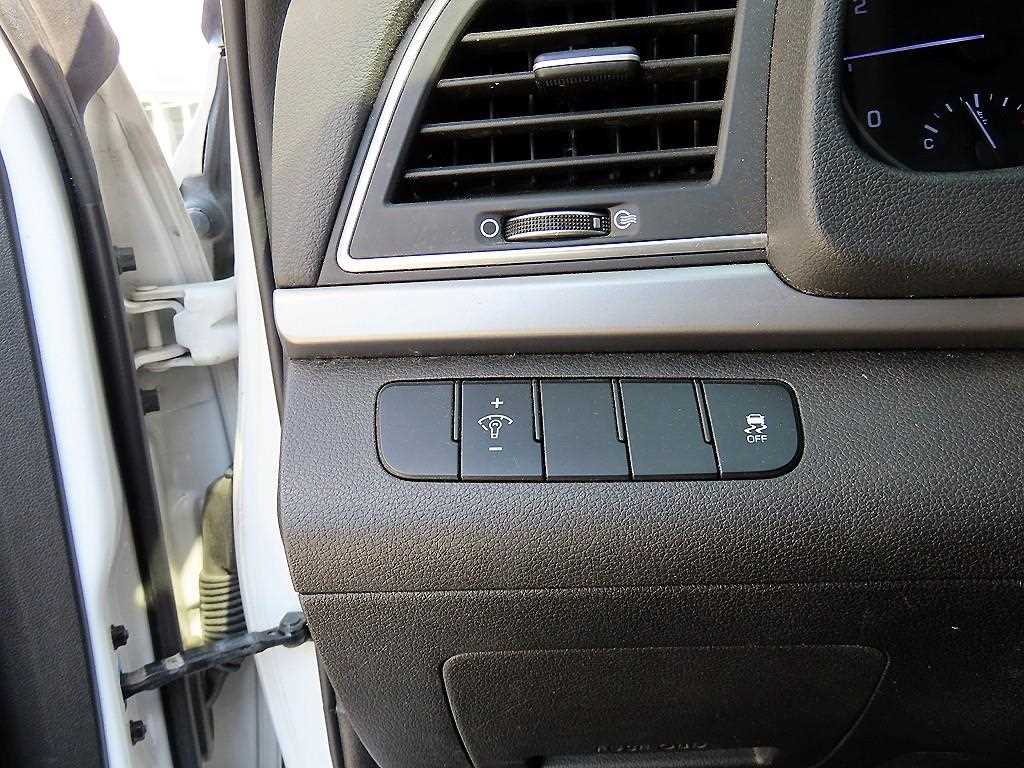 HYUNDAI Avante - Vista 12