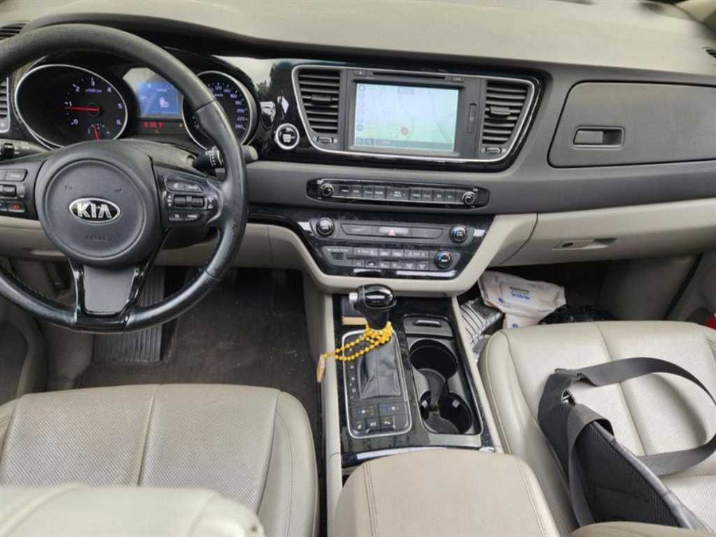 KIA Carnival - Vista 6