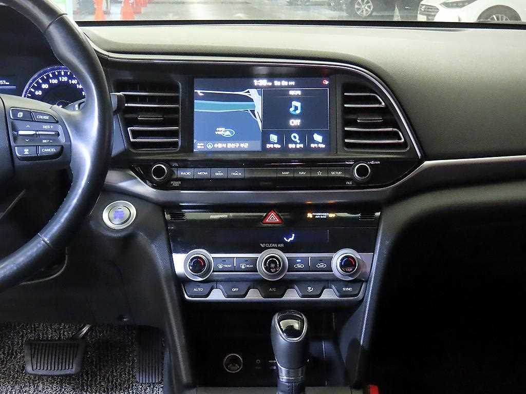 HYUNDAI Avante - Vista 11