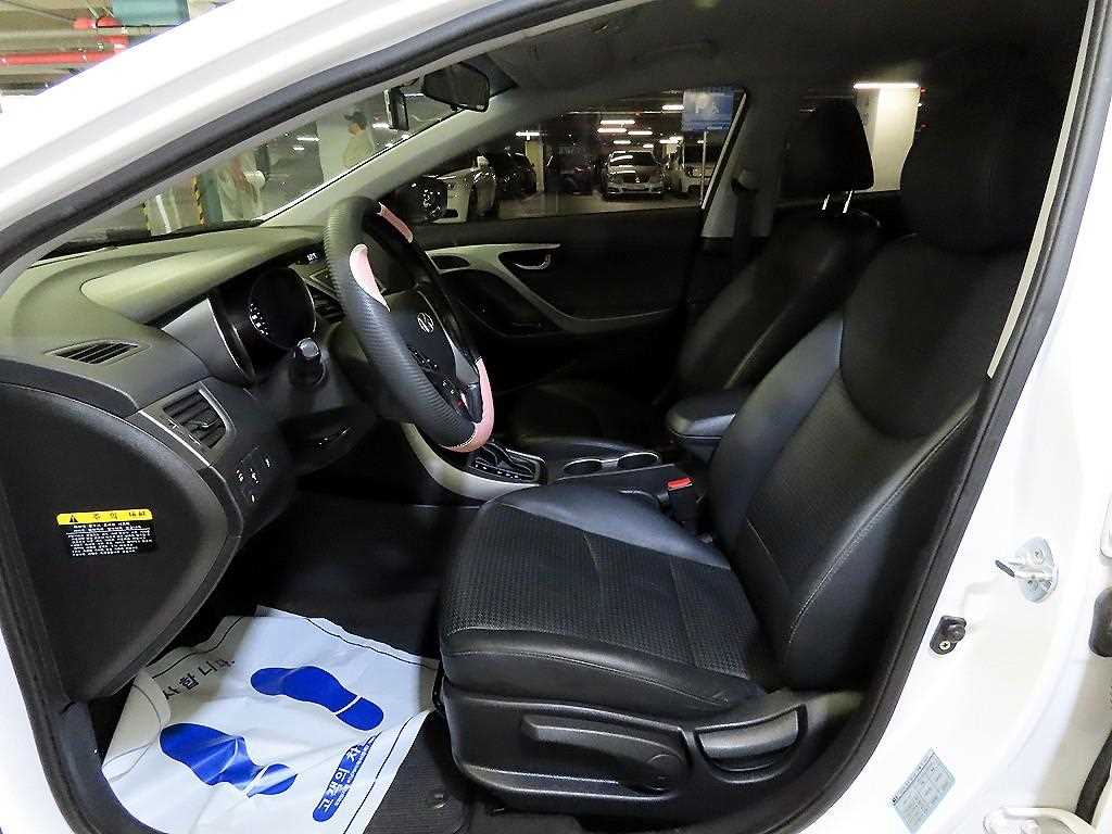 HYUNDAI Avante - Vista 6