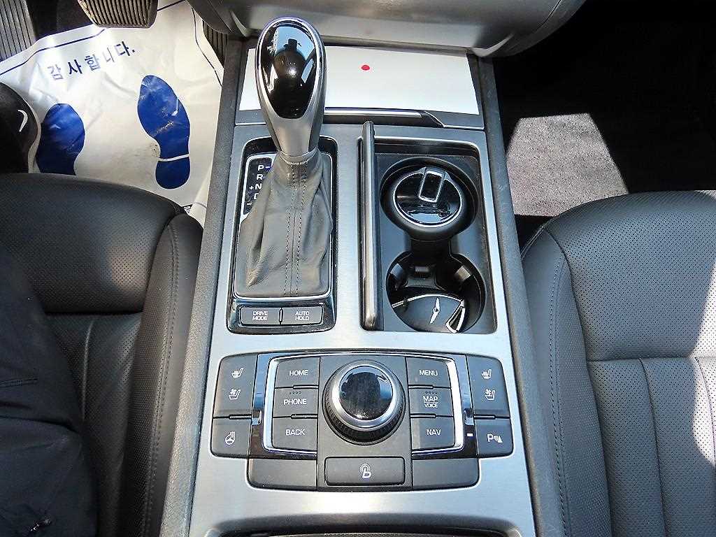HYUNDAI Genesis - Vista 11