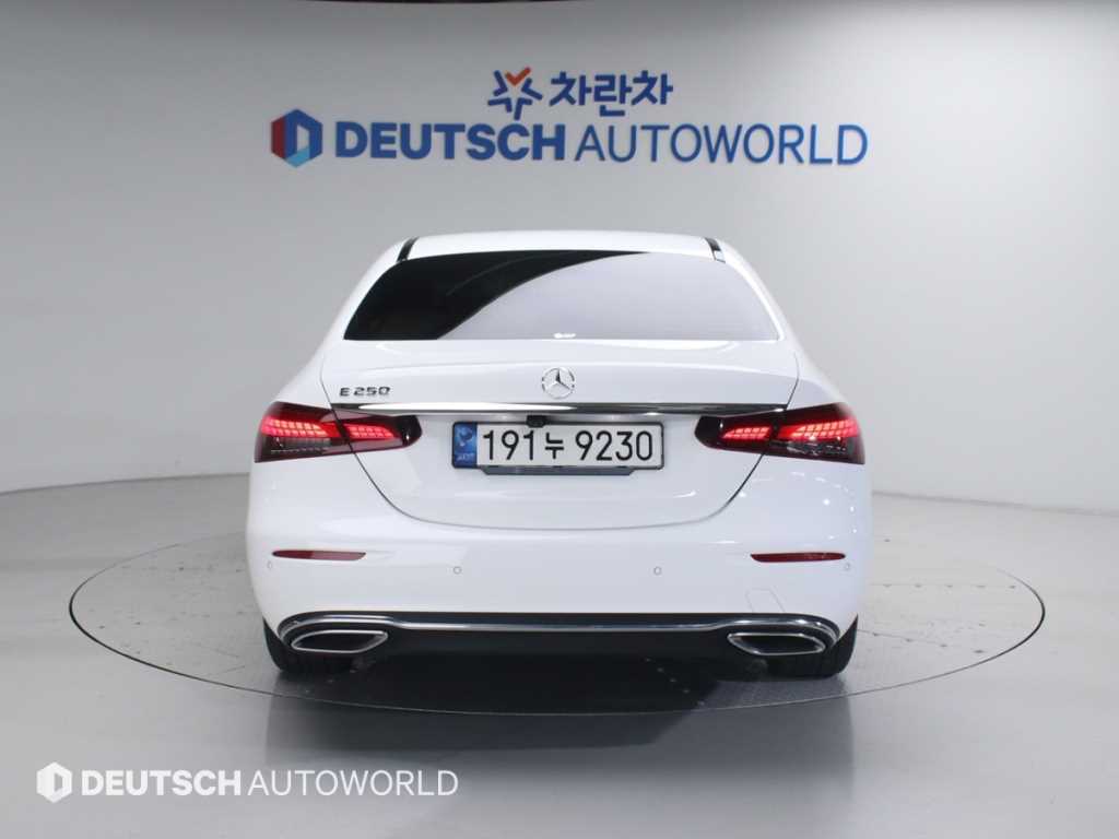 Mercedes Benz E class - Vista 5