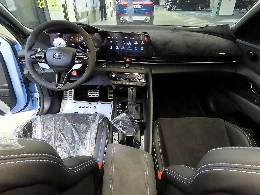 HYUNDAI Avante - Vista 10