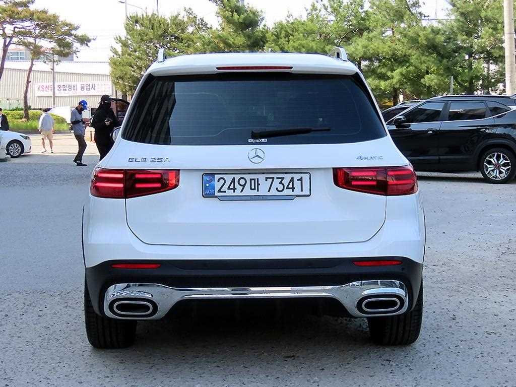 Mercedes Benz GLB Class - Vista 4