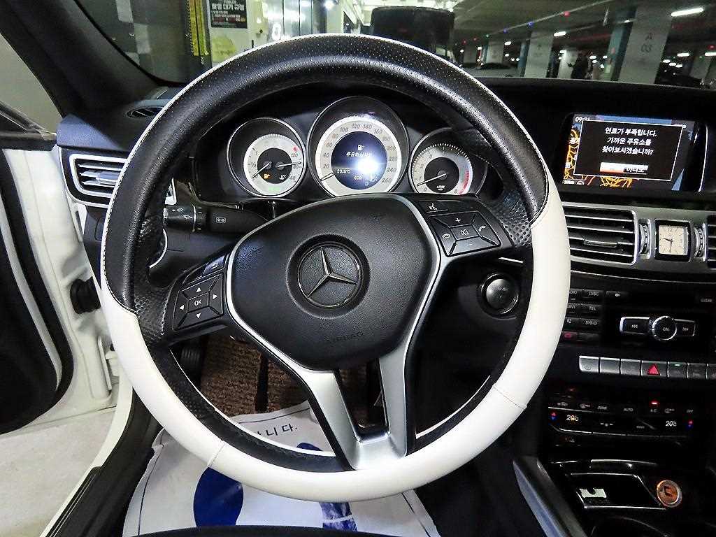 Mercedes Benz E class - Vista 8