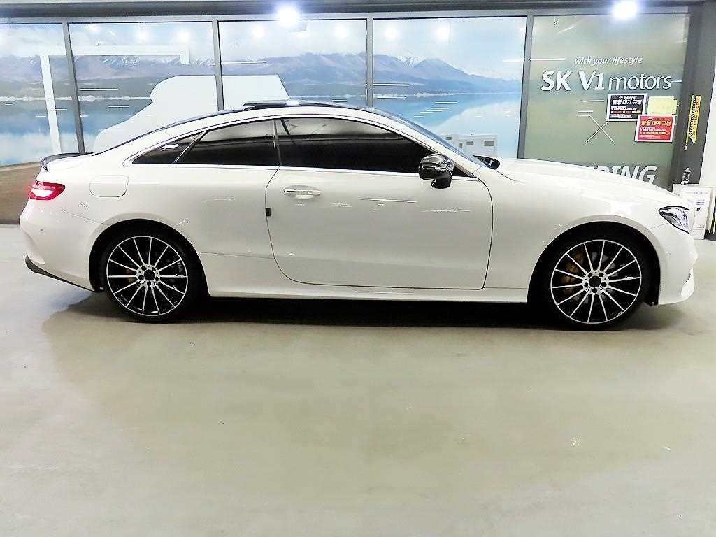 Mercedes Benz E class - Vista 3