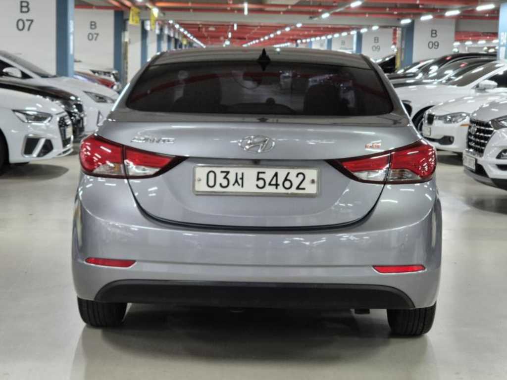 HYUNDAI Avante - Vista 4