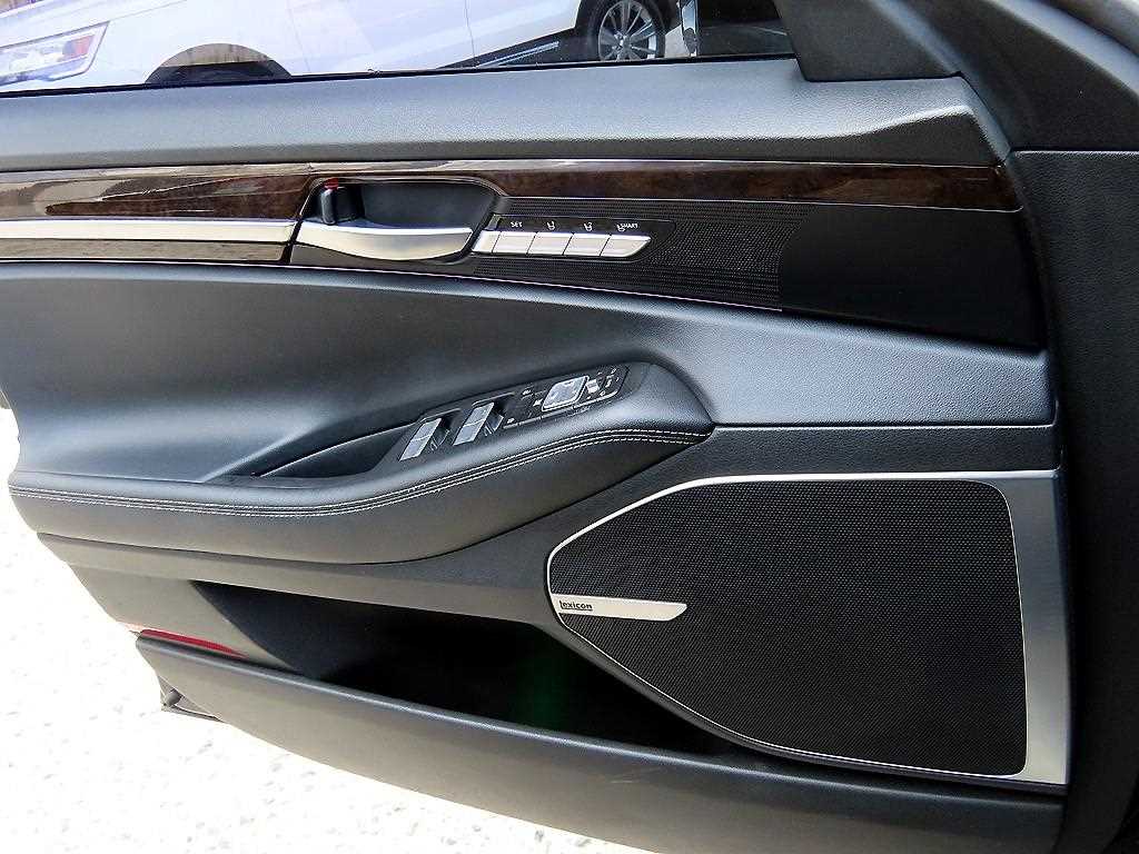 Genesis G90 - Vista 12