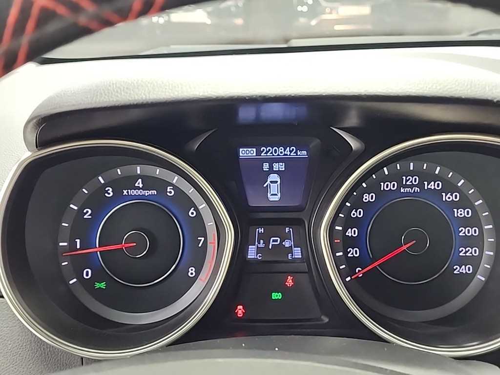 HYUNDAI Avante - Vista 6