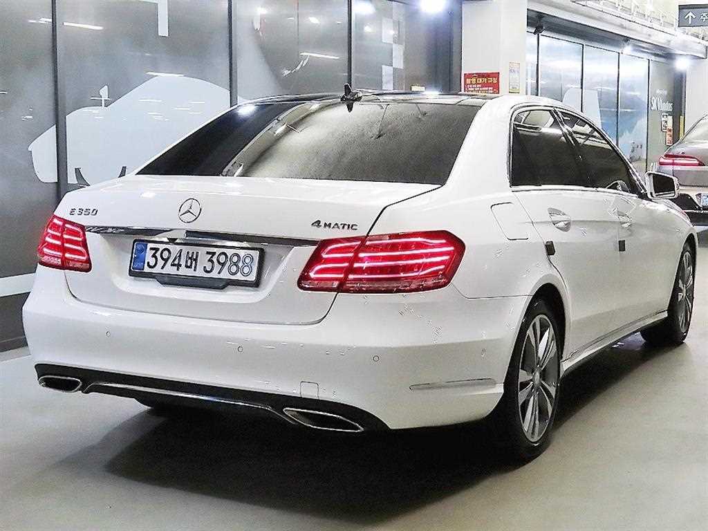 Mercedes Benz E class - Vista 4