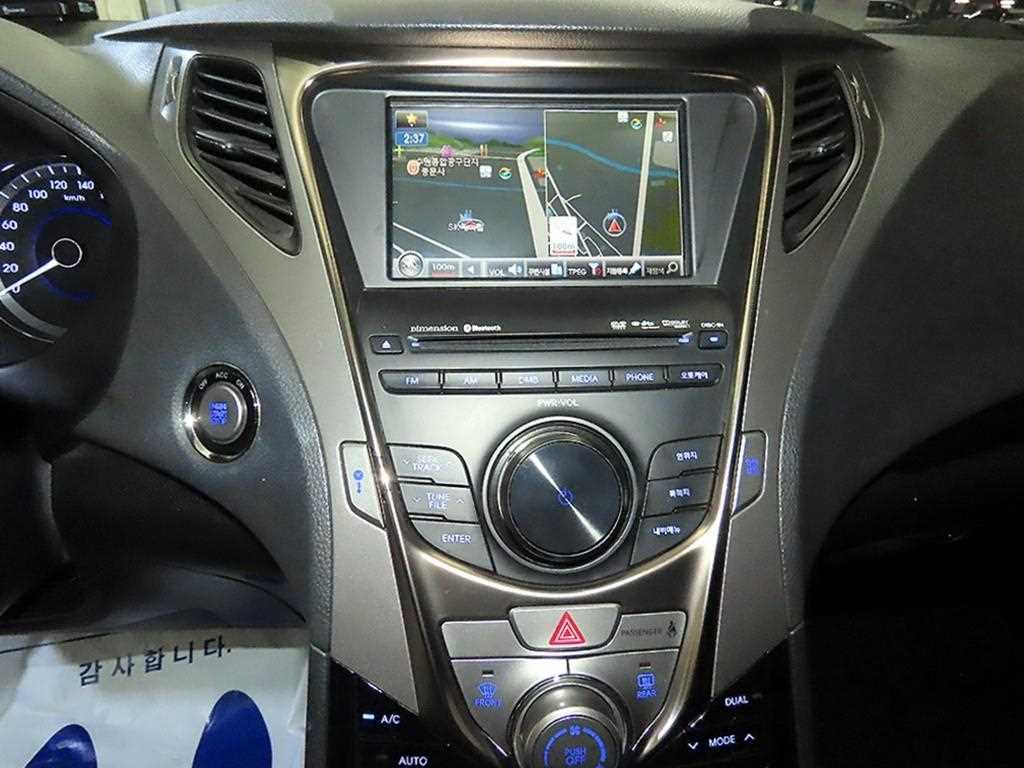 HYUNDAI Grandeur - Vista 11