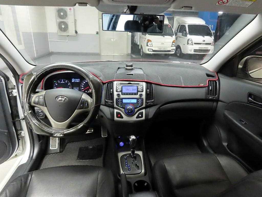 HYUNDAI i30 - Vista 7