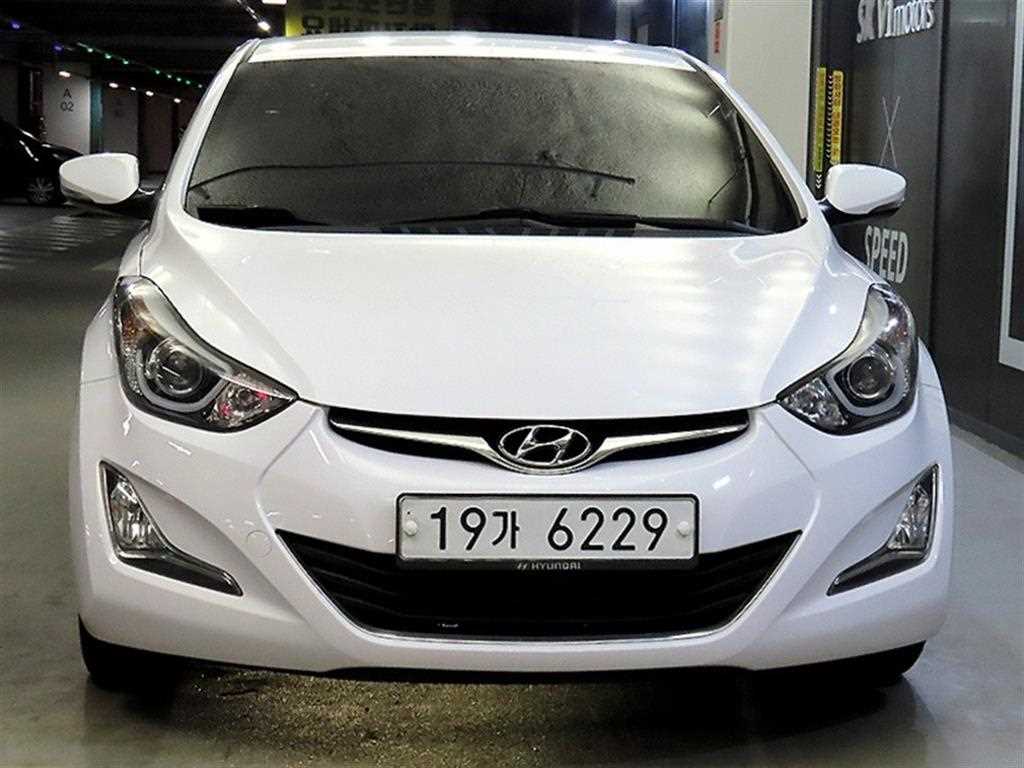 HYUNDAI Avante - Vista 2