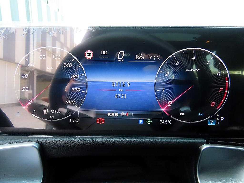 Mercedes Benz GLB Class - Vista 9