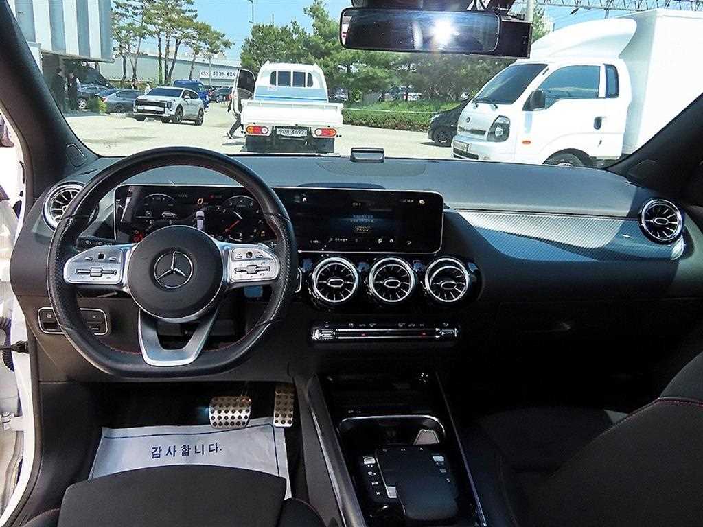 Mercedes Benz GLA Class - Vista 6