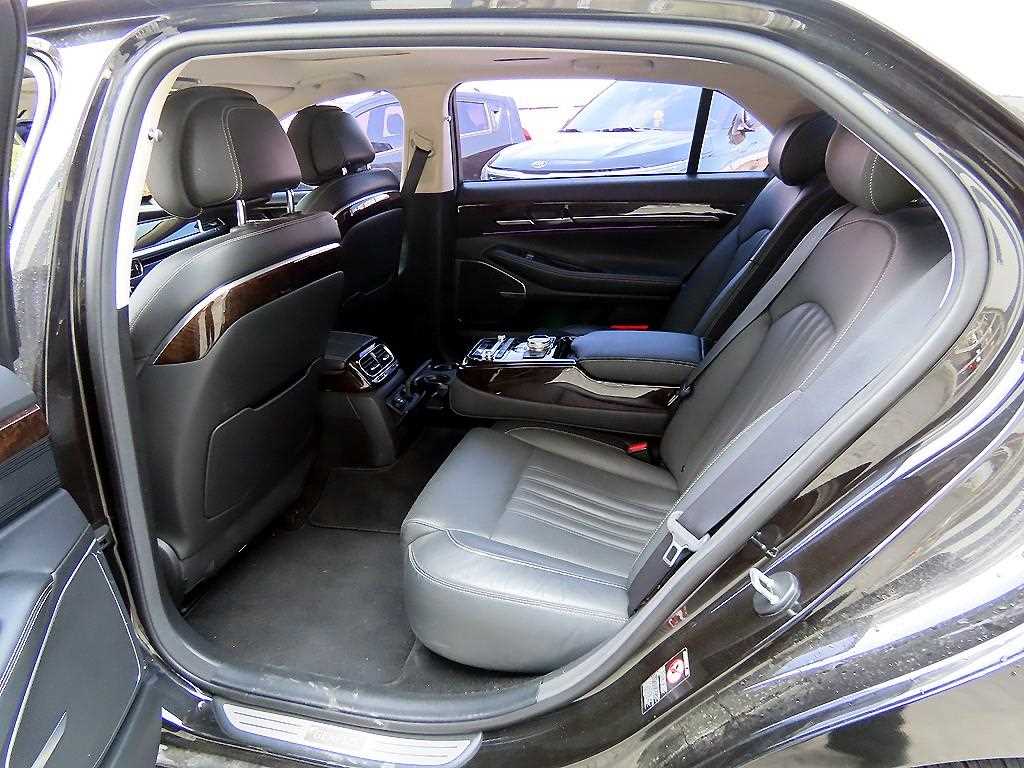 Genesis G90 - Vista 6
