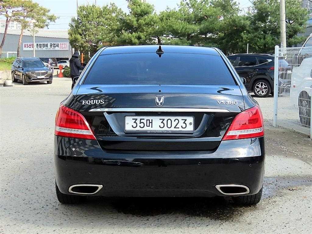 HYUNDAI Equus - Vista 4