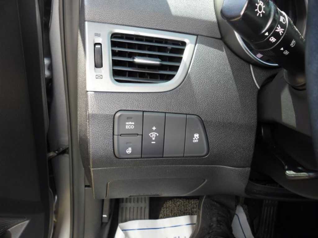 HYUNDAI Avante - Vista 7