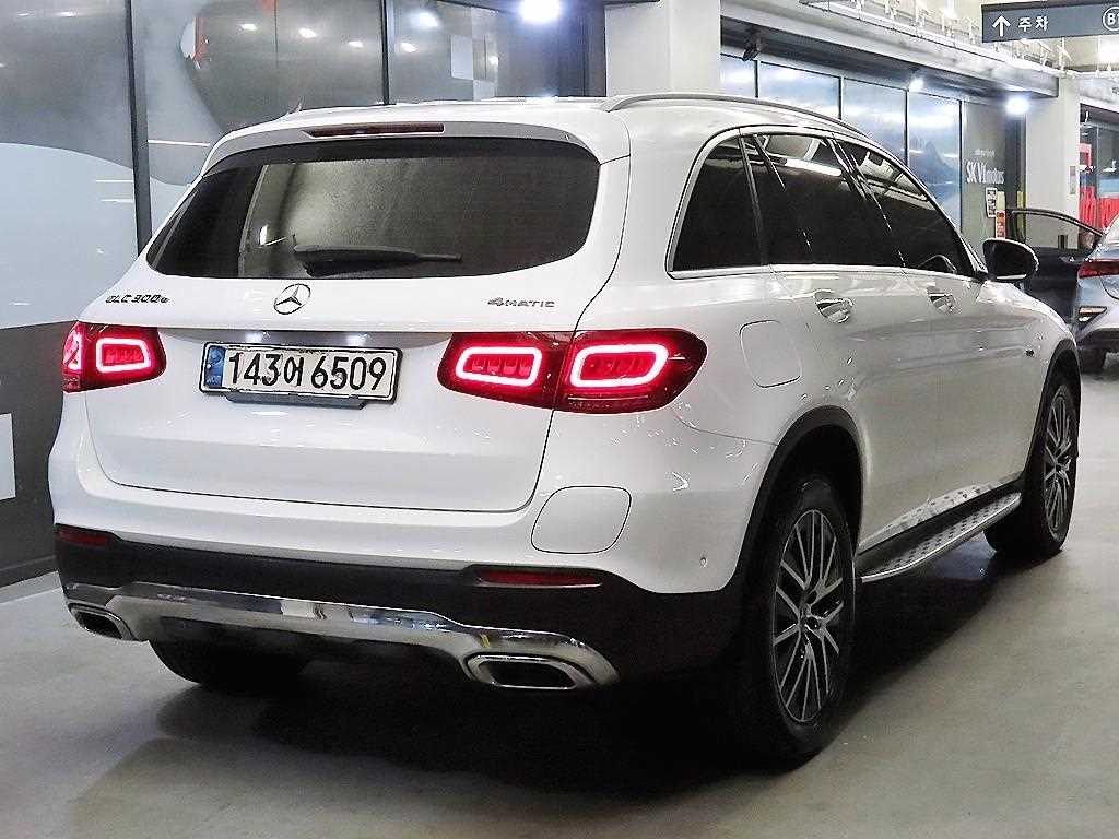 Mercedes Benz GLC Class - Vista 4
