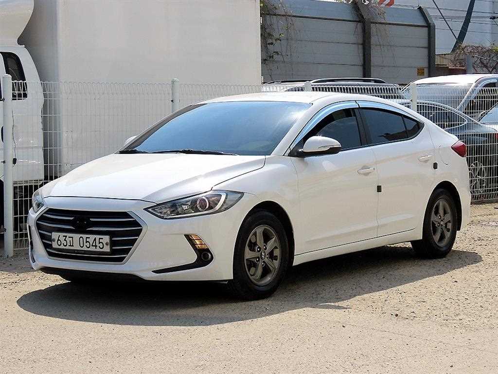 HYUNDAI Avante - Vista 2