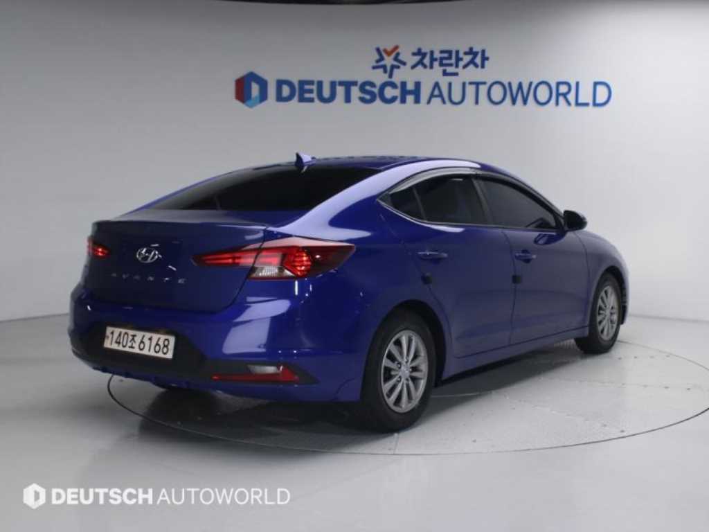 HYUNDAI Avante - Vista 2