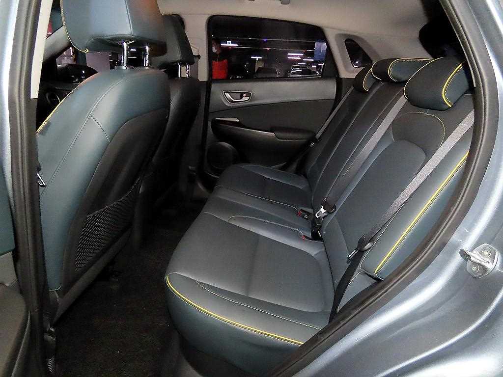 HYUNDAI Kona - Vista 7