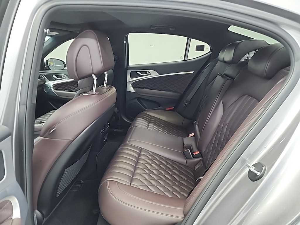 Genesis G70 - Vista 12