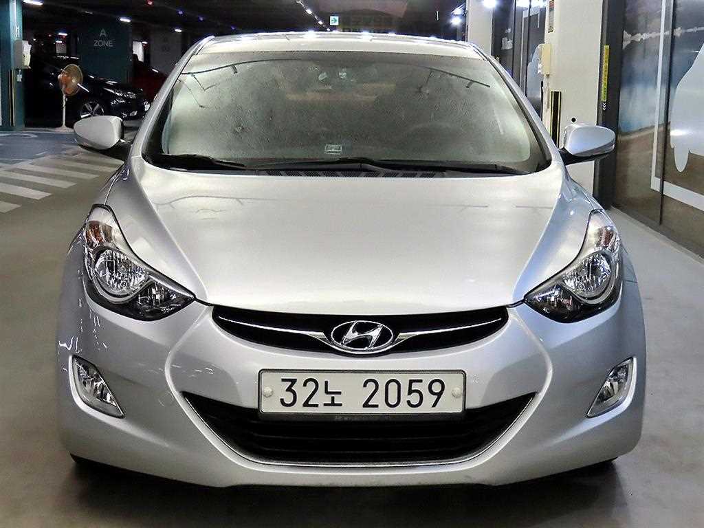 HYUNDAI Avante - Vista 2