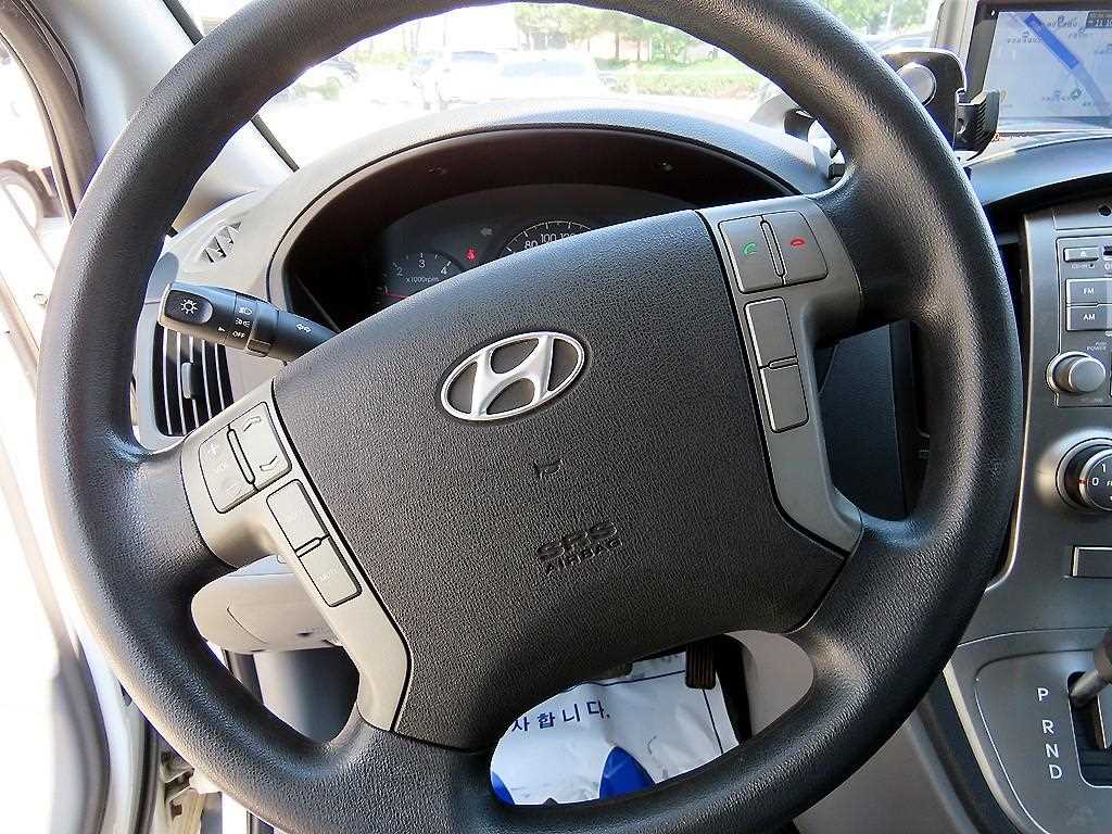 HYUNDAI Starex - Vista 8