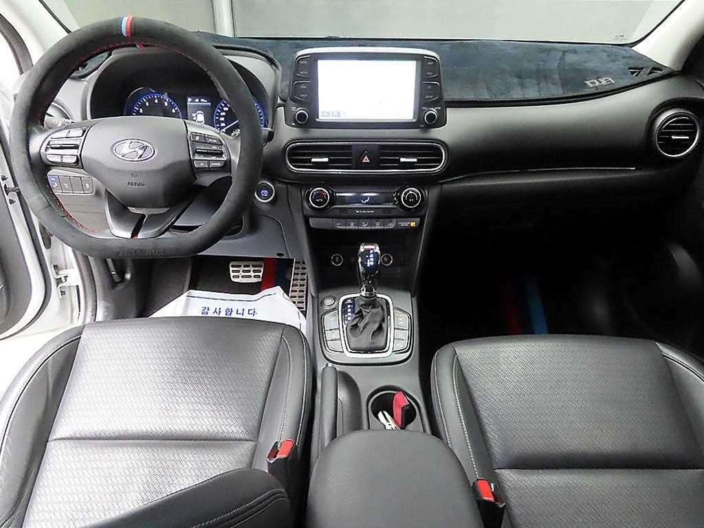 HYUNDAI Kona - Vista 7
