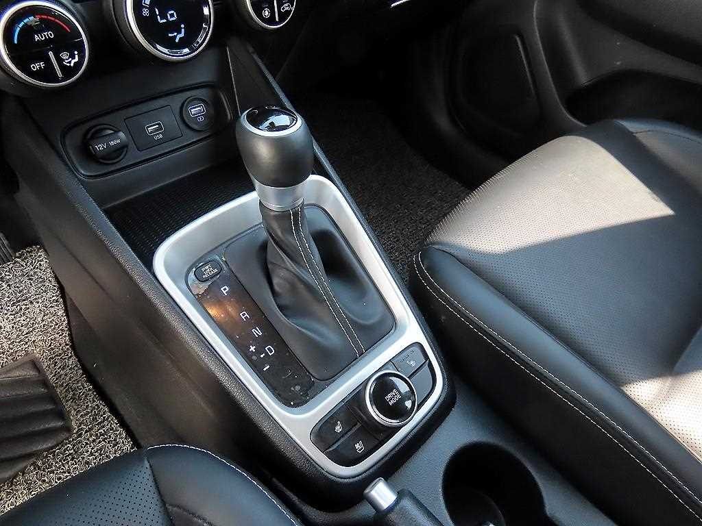 HYUNDAI Venue - Vista 10