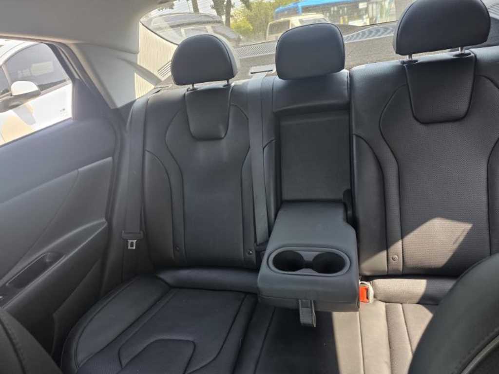 HYUNDAI Avante - Vista 5
