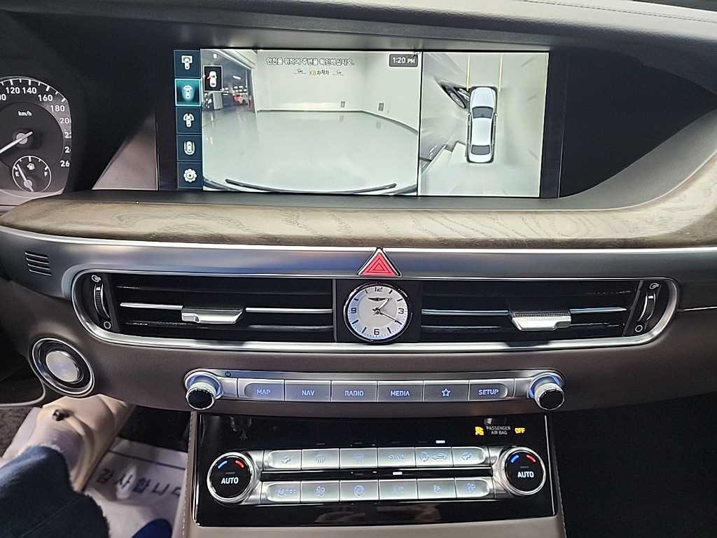 Genesis G90 - Vista 10