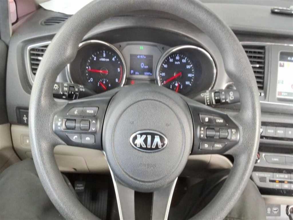 KIA Carnival - Vista 6