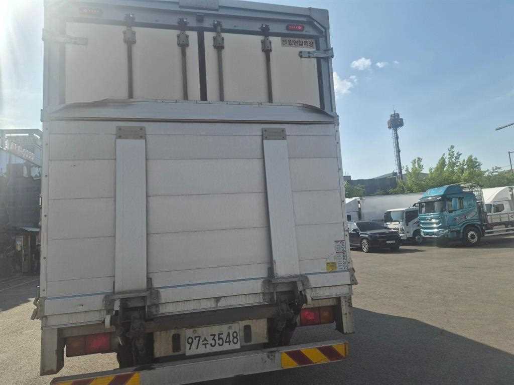 medium and large cargo truck - Vista 6