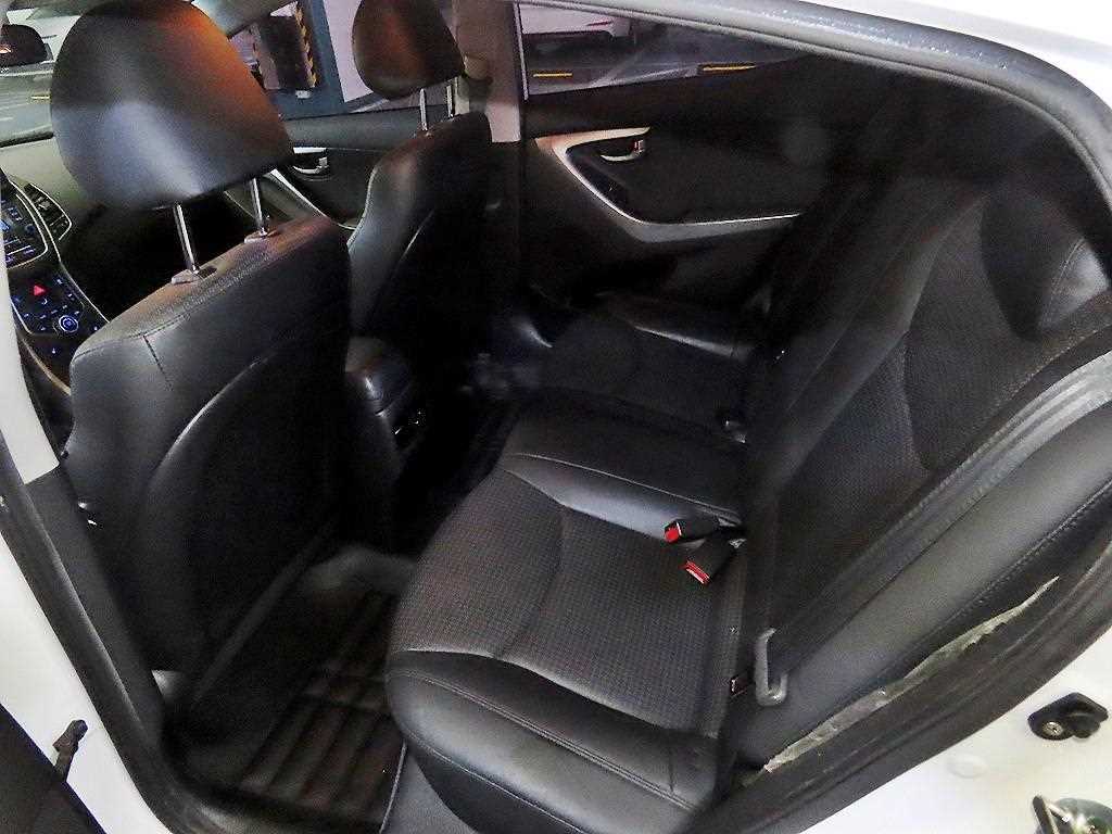 HYUNDAI Avante - Vista 7