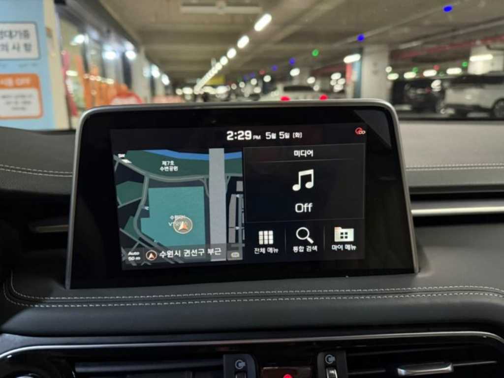 Genesis G70 - Vista 10