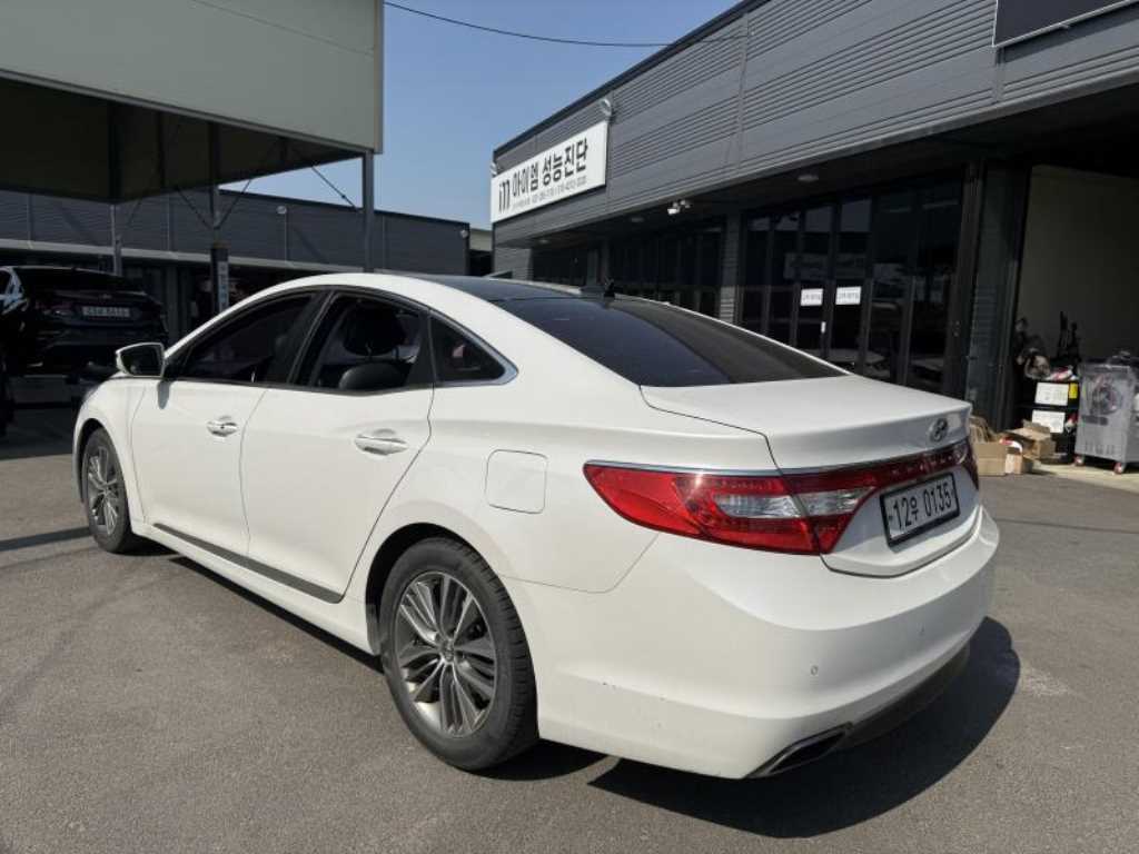 HYUNDAI Grandeur - Vista 5