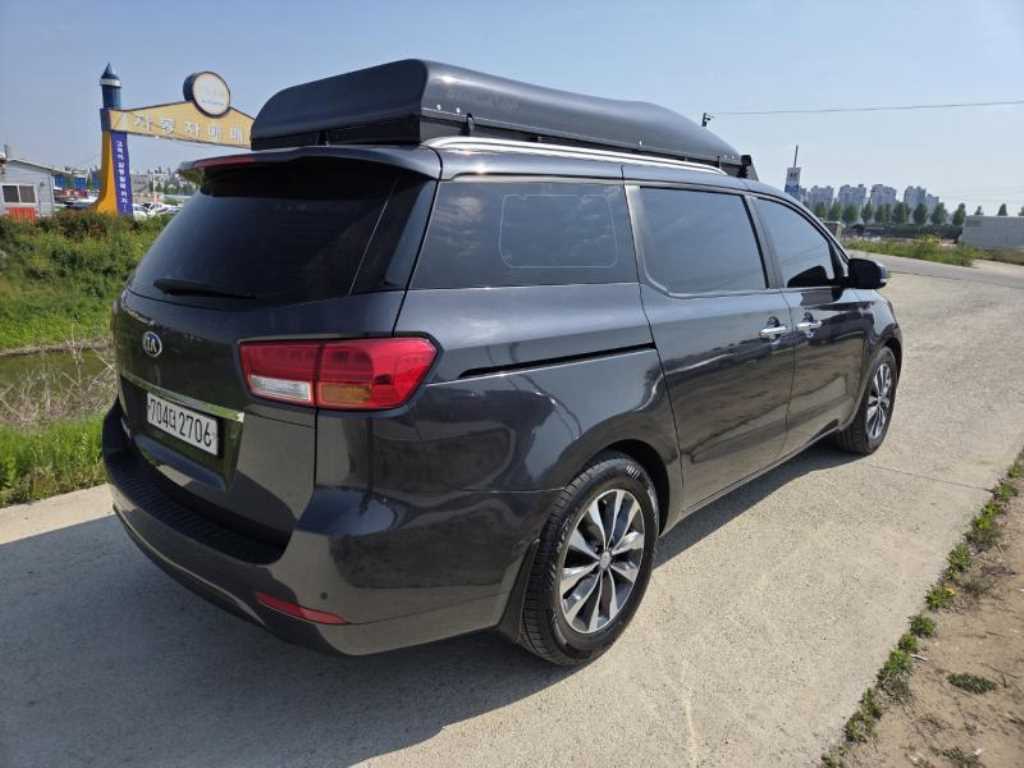 KIA Carnival - Vista 5