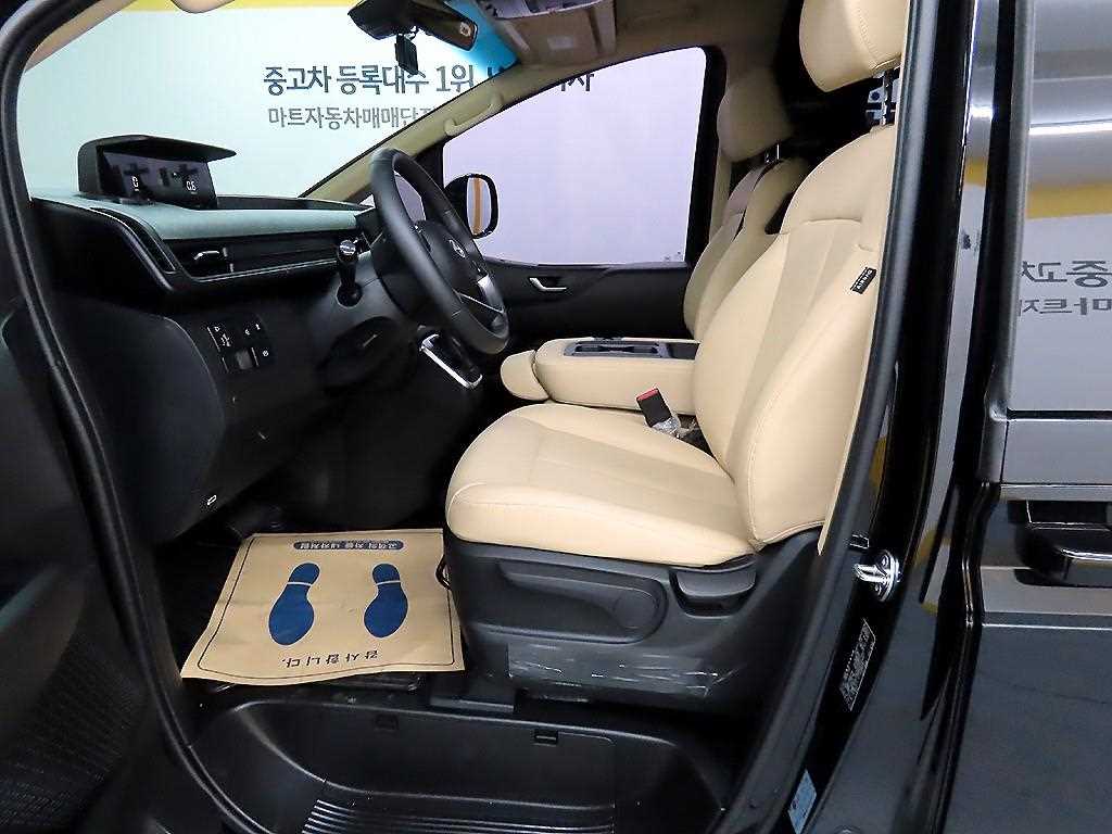 HYUNDAI Staria - Vista 5