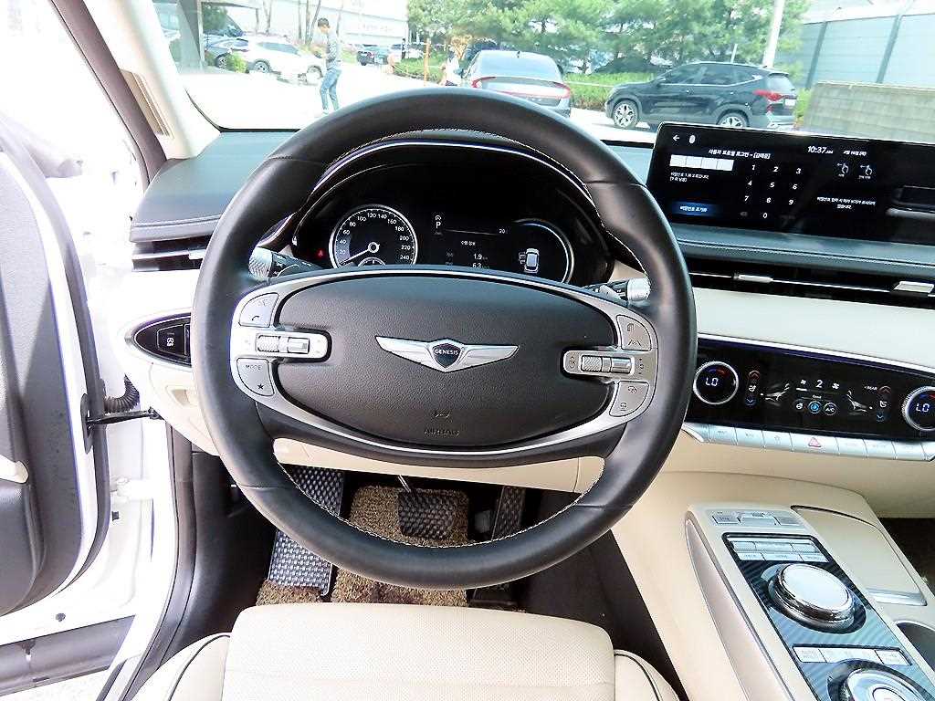 Genesis GV70 - Vista 8