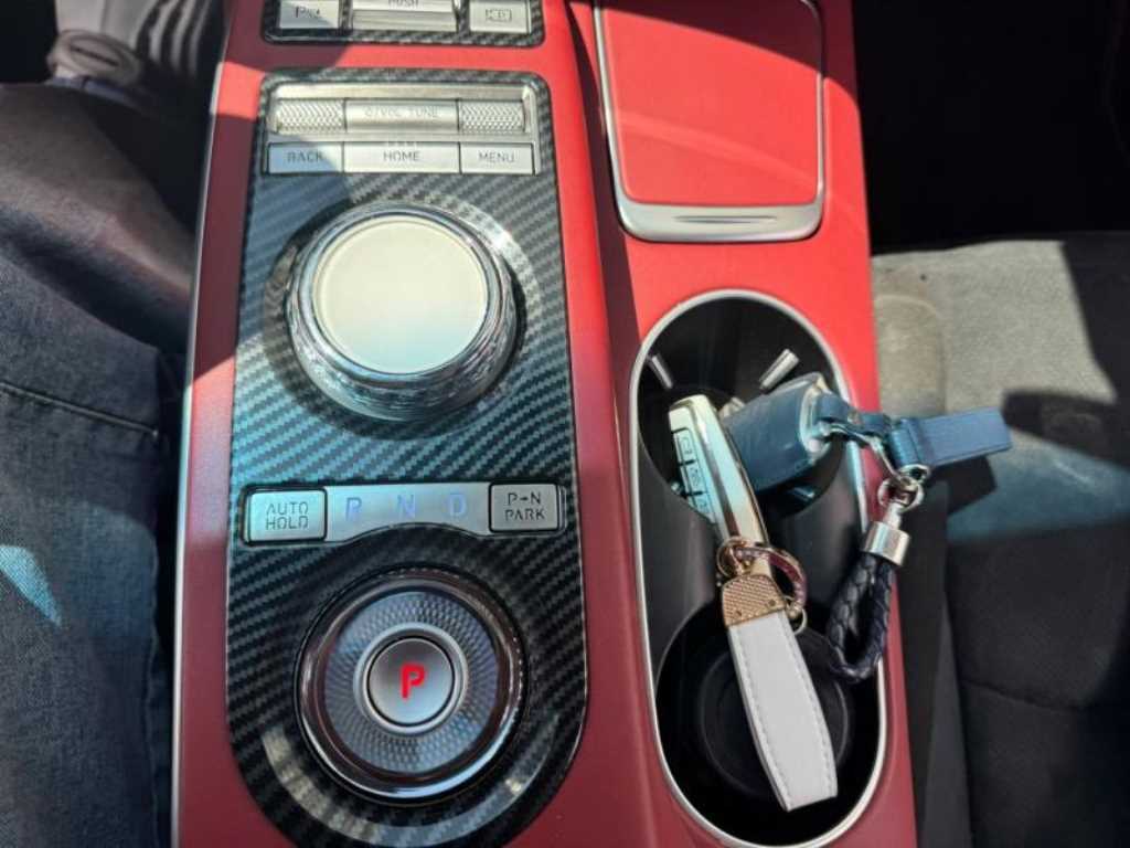 Genesis GV70 - Vista 11