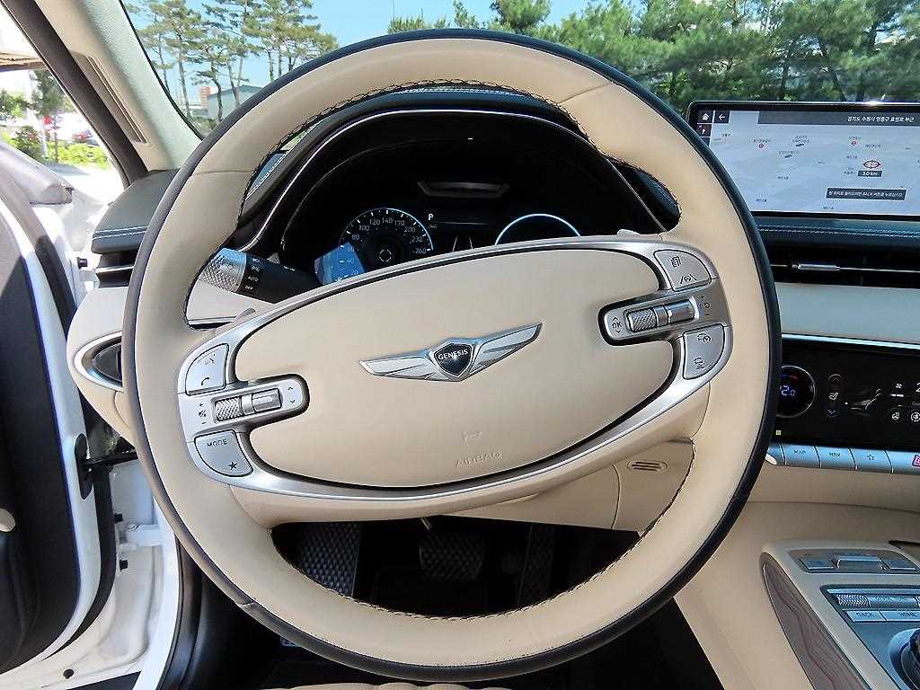 Genesis GV70 - Vista 8