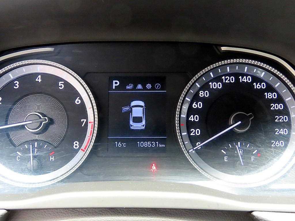 HYUNDAI Sonata - Vista 9
