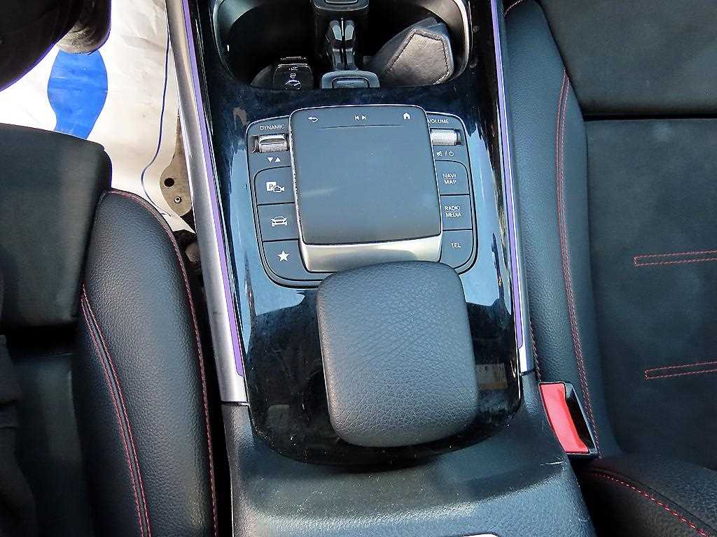 Mercedes Benz GLA Class - Vista 11