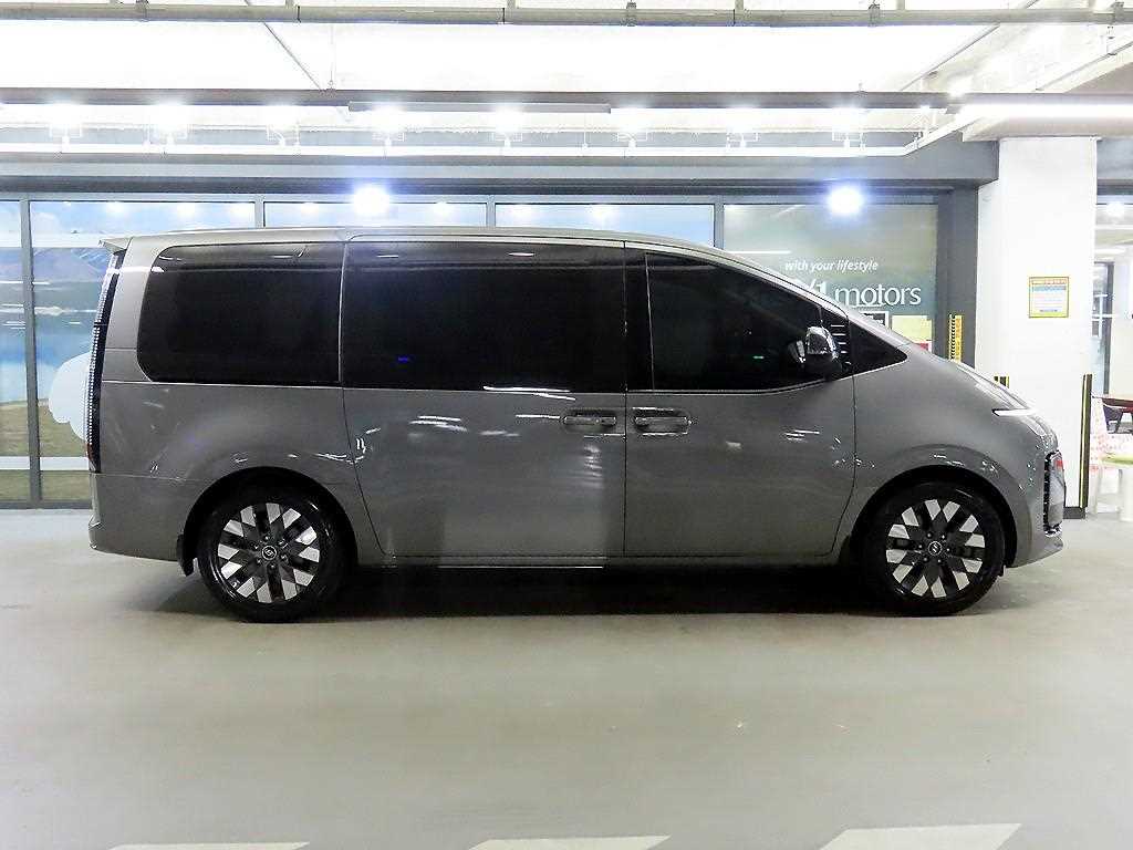 HYUNDAI Staria - Vista 3