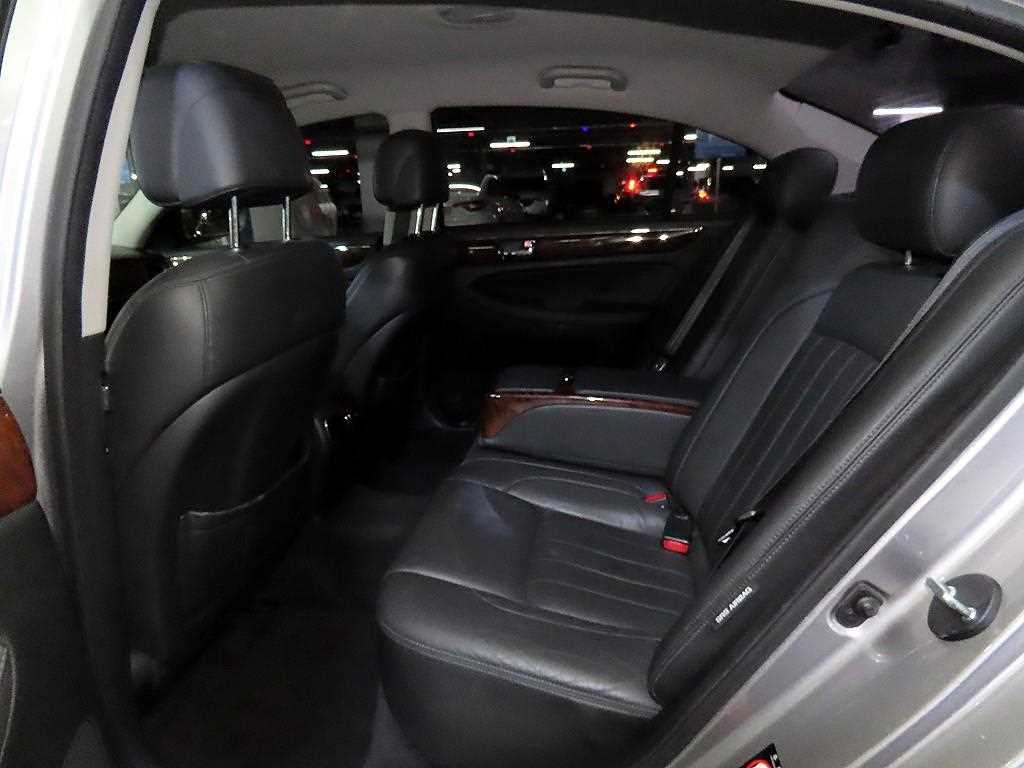HYUNDAI Genesis - Vista 7