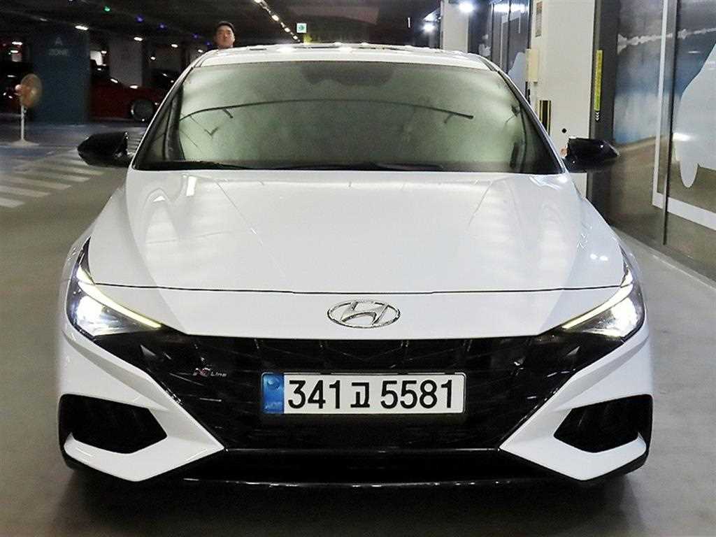 HYUNDAI Avante - Vista 2