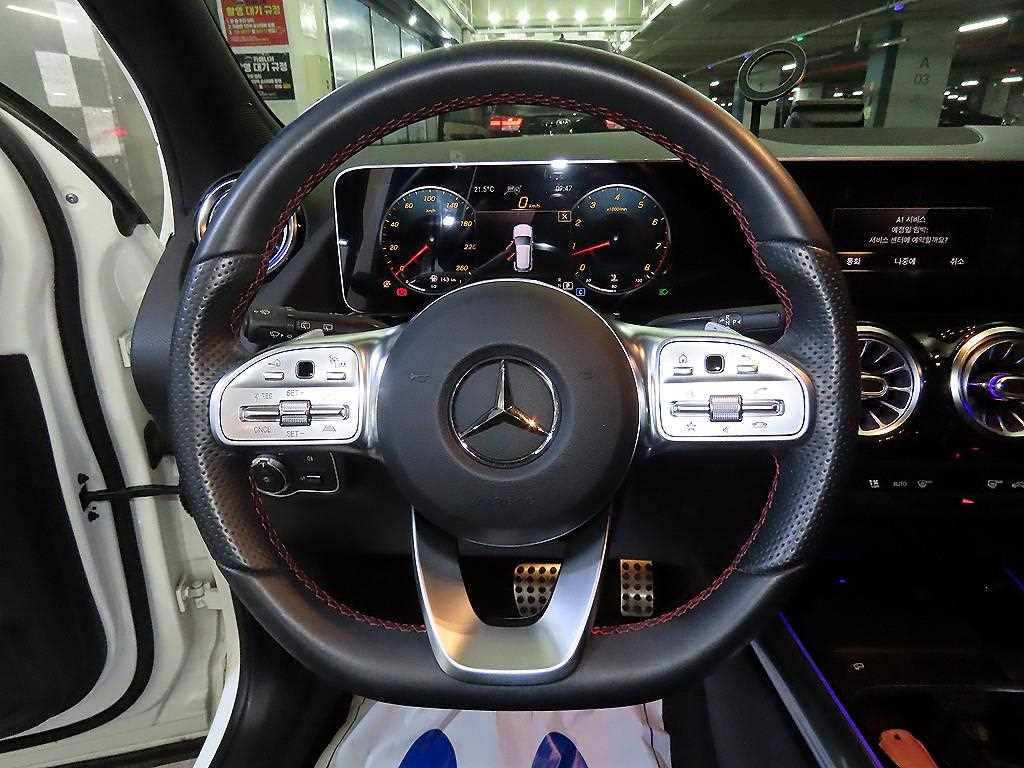 Mercedes Benz GLA Class - Vista 8